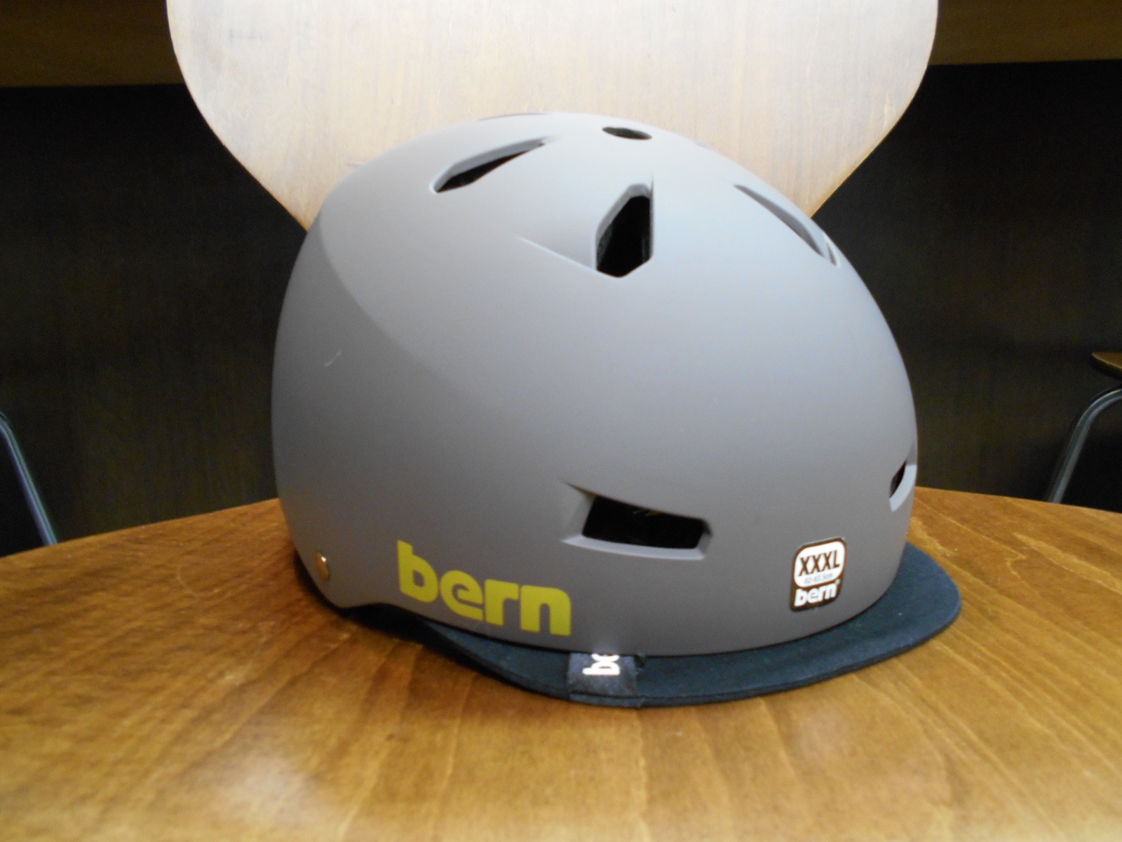 bernのヘルメットが入荷しました_b0189682_11353854.jpg