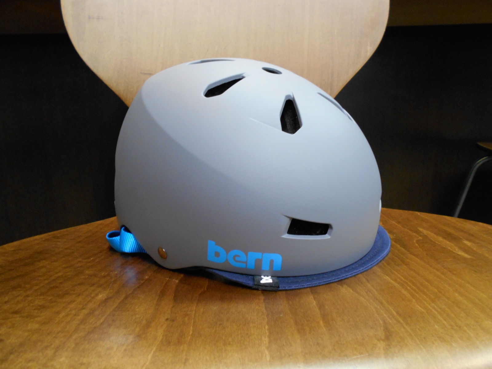 bernのヘルメットが入荷しました_b0189682_114943100.jpg