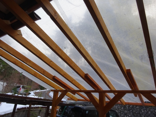 2×４材でデッキにパーゴラ風屋根やっと完成しました、費用は￥25029_b0222066_16032921.jpg