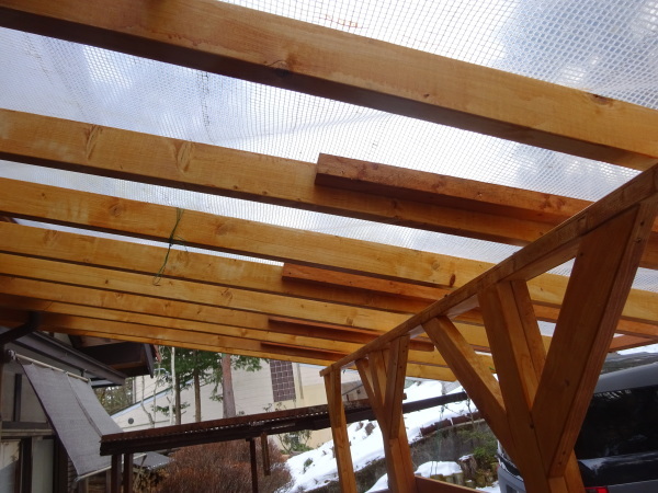 2×４材でデッキにパーゴラ風屋根やっと完成しました、費用は￥25029_b0222066_16034266.jpg