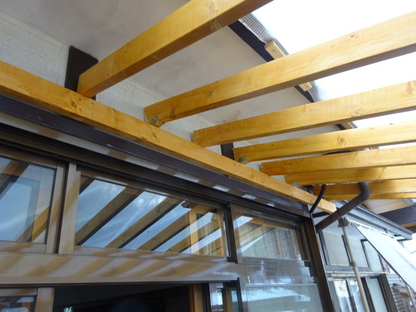 2×4材でデッキにパーゴラ風屋根やっと完成しました、費用は¥25029_b0222066_16035416.jpg