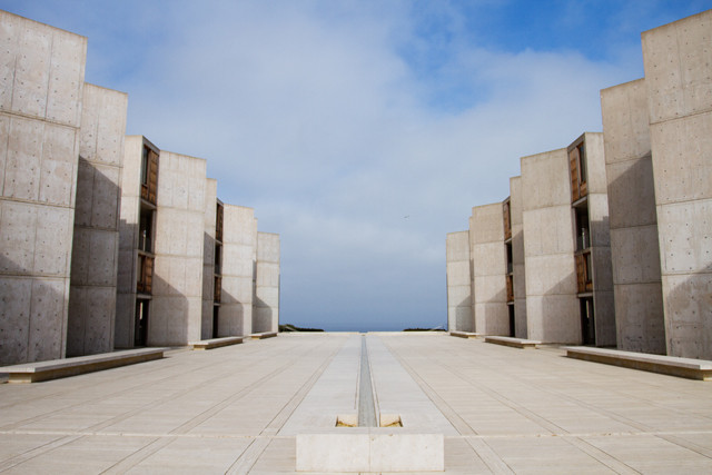 もしも建物が話せたら　－2－　Cathedrals of Culture_f0165567_51372.jpg