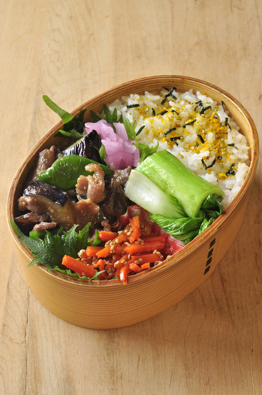 茄子肉味噌炒め弁当_b0171098_1033577.jpg