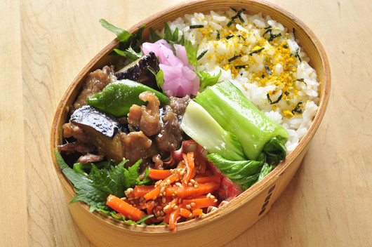 茄子肉味噌炒め弁当_b0171098_1122572.jpg