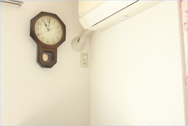引っ越し準備開始! 壁飾りを外すところから。。。_f0354014_21595335.jpg