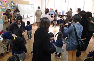 年少組の英語あそび_e0325335_15422787.jpg