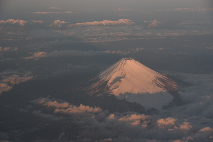 飛行機から眺めた富士山写真_e0171573_8371644.jpg