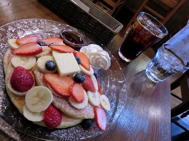 本八幡 moana cafe フルーツミックスパンケーキ 何となく甘美な表層 パンケーキ編 本八幡 moana cafe フルーツミックスパンケーキ 何となく甘美な表層 パンケーキ編
