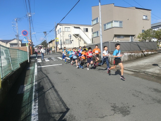 雨上がりの今泉の坂をアップダウンする「第36回今泉地区駅伝大会」_f0141310_7492433.jpg