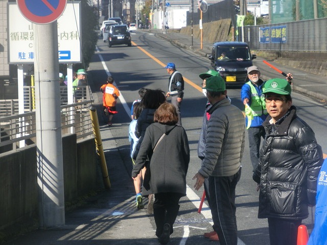 雨上がりの今泉の坂をアップダウンする「第36回今泉地区駅伝大会」_f0141310_7503442.jpg