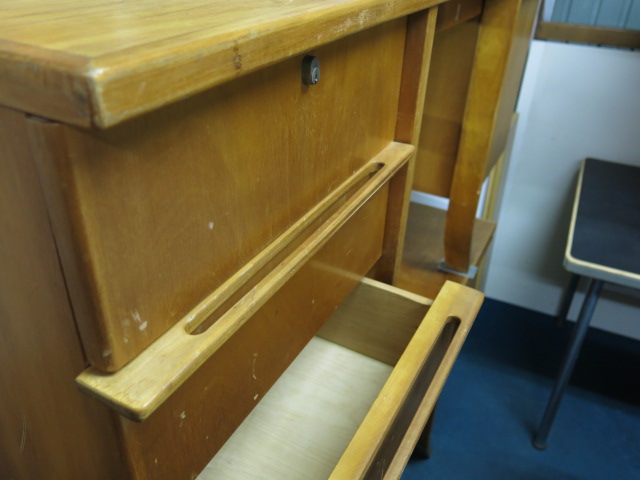 \"Cees Braakman Desk with Drawers #FAIR\"ってこんなこと。_c0140560_9311949.jpg