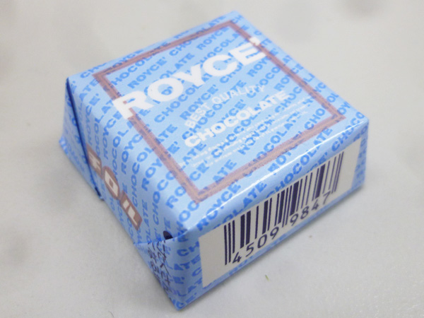 チロルチョコ ROYCE (ロイズチロルホワイトチョコ)_c0152767_0104557.jpg