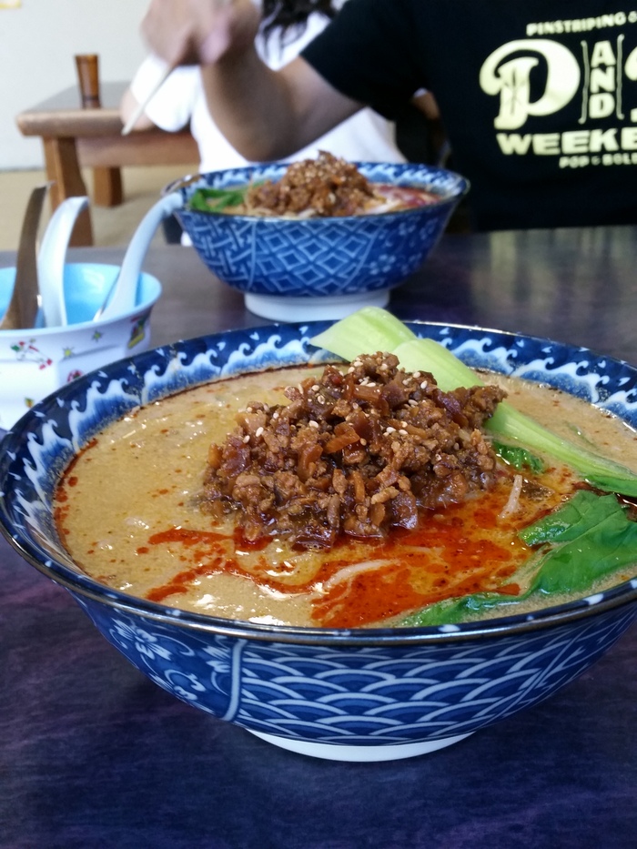 カレーライス , 担々麺 , かつ丼　　　　　神武食堂　つがる市_b0144987_18122454.jpg