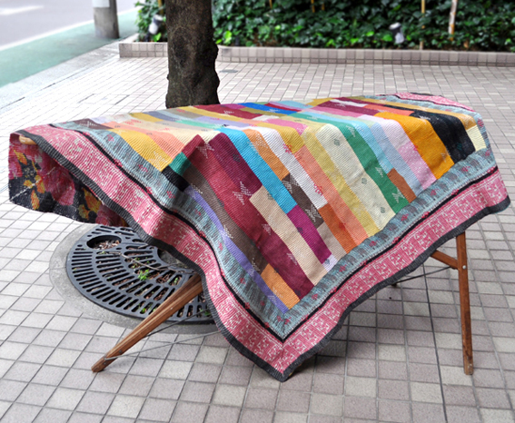 パッチワーク　掛布　ラリーキルト　風　ラグ　古布　ハンドメイド ラリーキルト パッチワーク布 インド手刺繍 ハンドメイド 刺し子