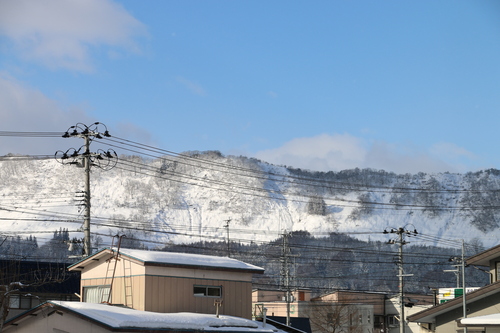 林泉寺駐車場から米沢キャンパスへ　２月２５日　（雨水次候）　霞始めてたなびく・１_c0075701_8535735.jpg