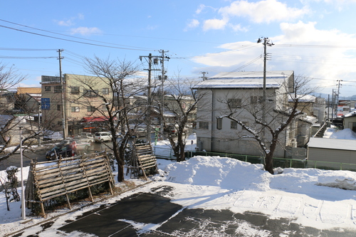 林泉寺駐車場から米沢キャンパスへ　２月２５日　（雨水次候）　霞始めてたなびく・３_c0075701_99761.jpg