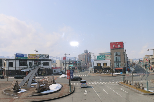 米沢駅東イオンタウンの１００円ショップへ買い物　２月２７日　（雨水次候）　霞始めてたなびく・１_c0075701_2191939.jpg