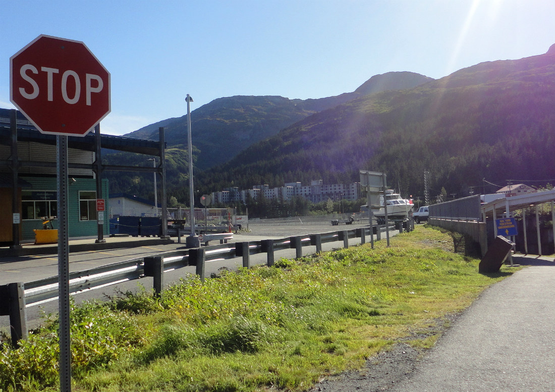 アラスカ遠征記～夏でも極寒の港町 Whittier, AK _e0034987_5305691.jpg