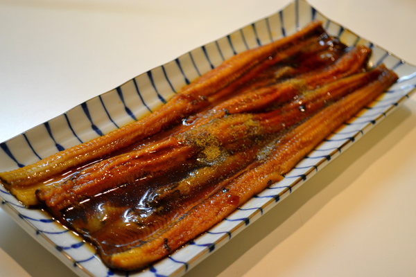 穴子蒲焼きとホタルイカのアヒージョ つづきそうです 穴子蒲焼きとホタルイカのアヒージョ つづきそうです