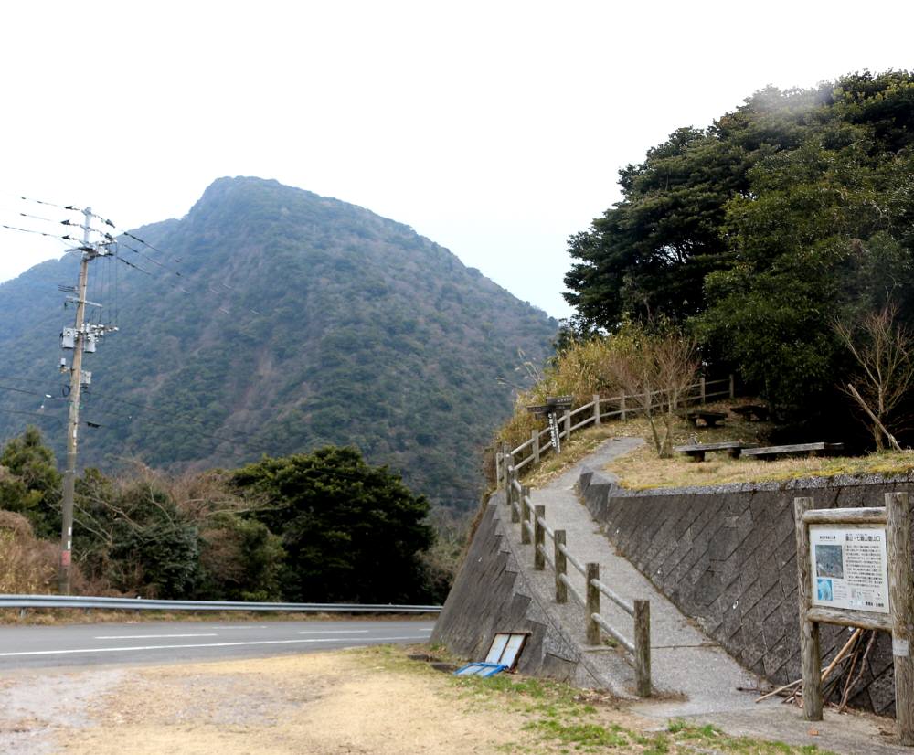 七面山と天狗山の二山からなる眉山_f0212511_0251034.jpg