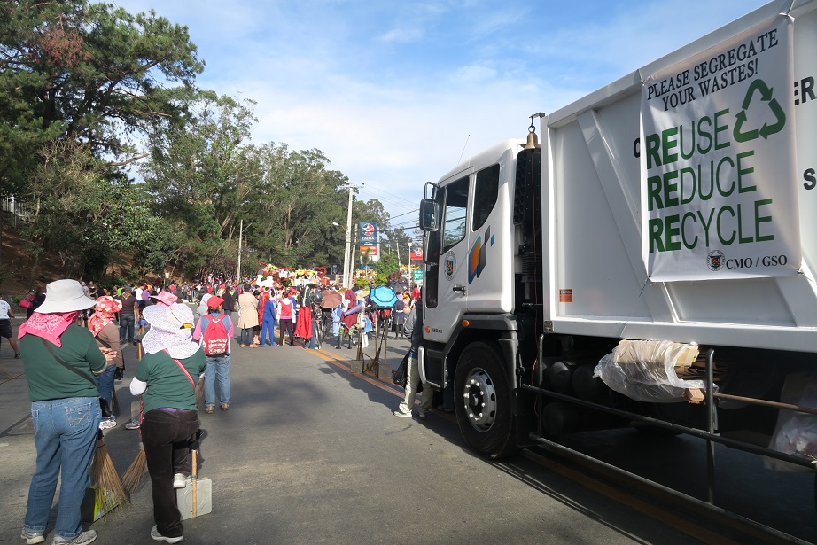 PANAGBENGA 2016 バギオ・フラワー・フェスティバル　－　コスプレ・パレード_a0109542_1324073.jpg