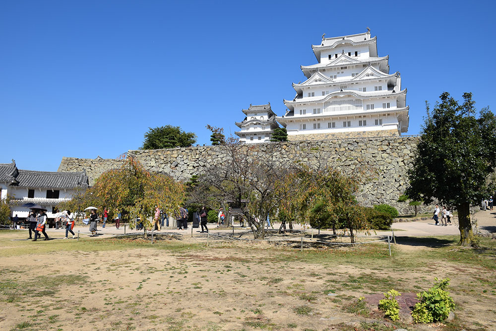 白鷺の天守閣がよみがえった姫路城を歩く。 その12 ~姫路城天守眺望~_e0158128_20255365.jpg