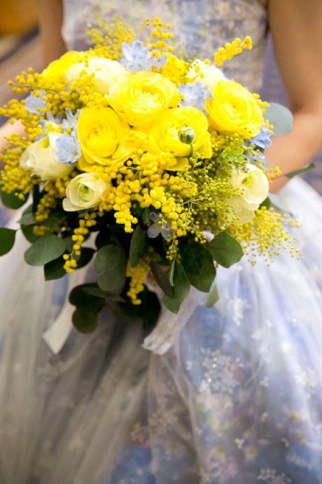 ラナンキュラスとミモザのブーケ