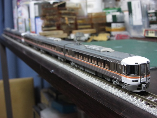 トミックス373系・6連化のこと : 赤い電車は臼い線 トミックス373系・6連化のこと : 赤い電車は臼い線