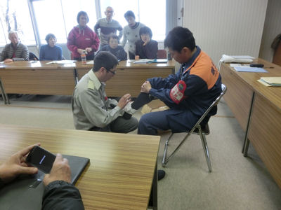 三角巾はすぐれもの 「救急講習会」_f0019247_018190.jpg