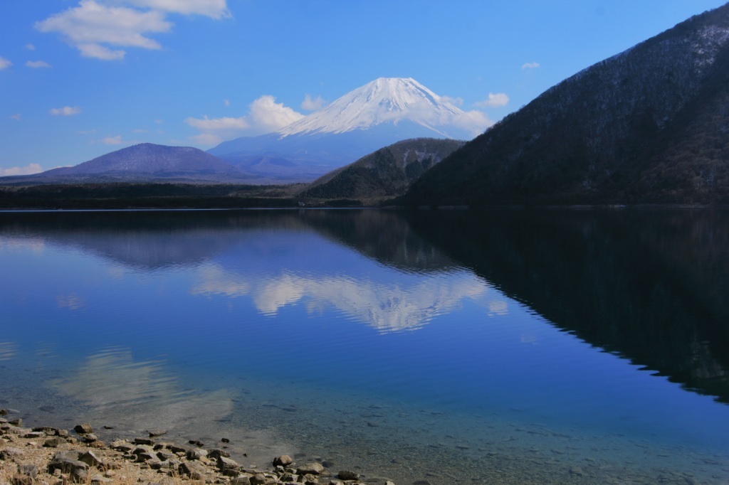 本栖湖の逆さ富士 富士山大好き 写真は最高 本栖湖の逆さ富士 富士山大好き 写真は最高