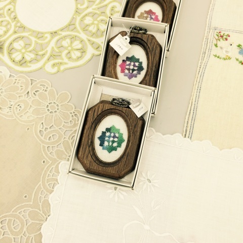 今西ゆき ヨーロピアン伝統刺繍教室展②刺繍展販売コーナー_a0157409_07553734.jpg
