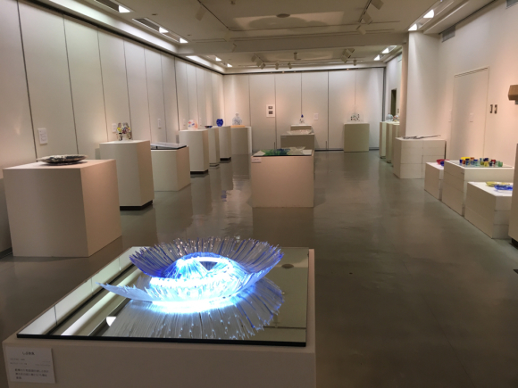 石橋忠三郎のガラスアート展 -芸術性と遊戯性の間で- : はっち