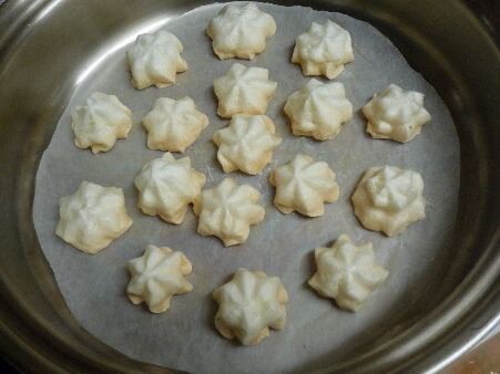 フライパンでメレンゲの焼き菓子 フードプロセッサーと多重層鍋でおうちごはんとおやつ