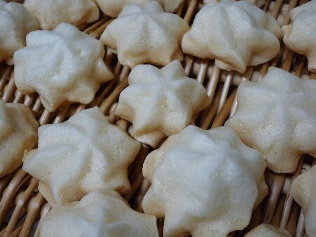 フライパンでメレンゲの焼き菓子 フードプロセッサーと多重層鍋でおうちごはんとおやつ