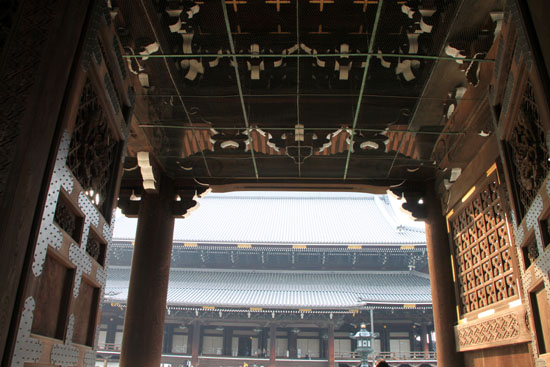東本願寺 大山門(御影堂門)_e0048413_18115199.jpg