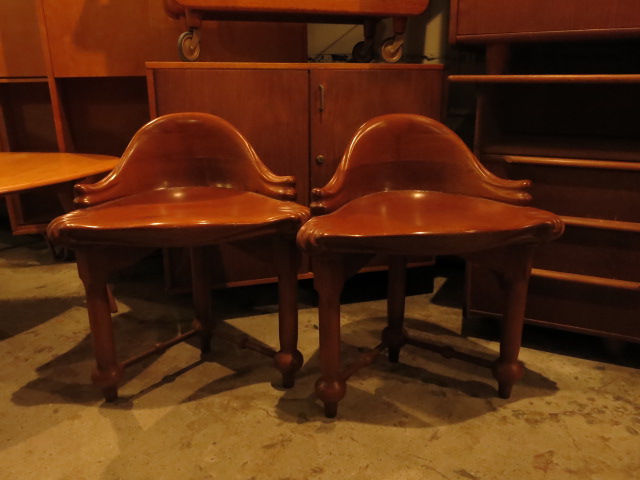 \"Antonio Gaudi Casa Calvet Corner Stool #FAIR\"ってこんなこと。_c0140560_10112322.jpg