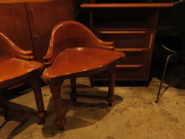 \"Antonio Gaudi Casa Calvet Corner Stool #FAIR\"ってこんなこと。_c0140560_10113495.jpg