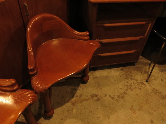 \"Antonio Gaudi Casa Calvet Corner Stool #FAIR\"ってこんなこと。_c0140560_10114969.jpg
