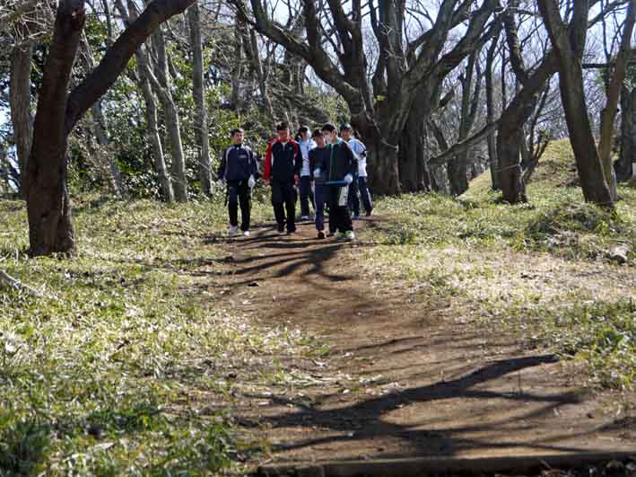 岩瀬中学校３年生１４０人と六国見山手入れでコラボ３・２_c0014967_11401260.jpg