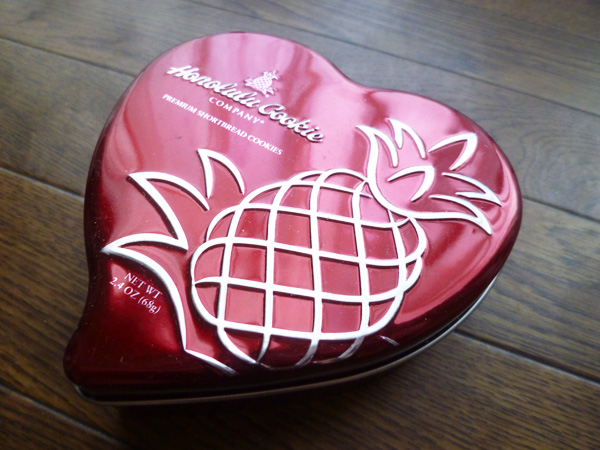 Valentine\'s Heart Tin＠Honolulu Cookie Company （ホノルル・クッキー・カンパニー）_c0152767_22315393.jpg
