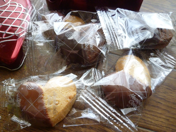 Valentine\'s Heart Tin＠Honolulu Cookie Company （ホノルル・クッキー・カンパニー）_c0152767_22341067.jpg