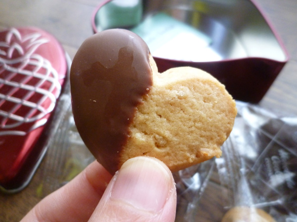 Valentine\'s Heart Tin＠Honolulu Cookie Company （ホノルル・クッキー・カンパニー）_c0152767_2235921.jpg