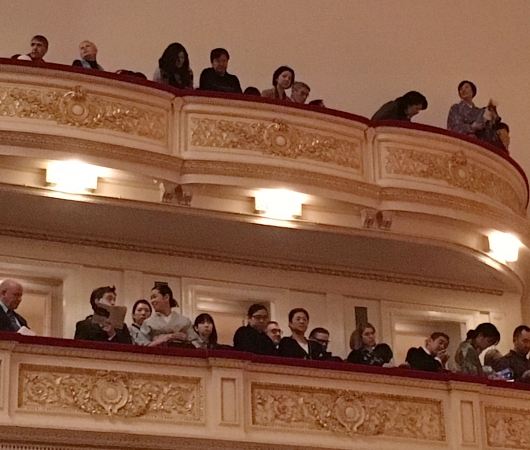 市川海老蔵さんのニューヨーク初公演の会場の様子_b0007805_23355085.jpg