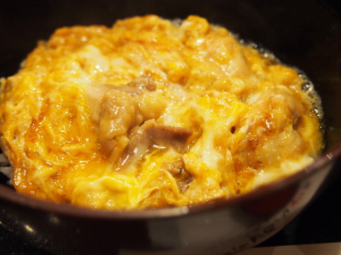 比内地鶏ミニ親子丼とミニ稲庭うどんセット:秋田比内や大館本店(秋田県大館市)_b0147224_2042675.jpg