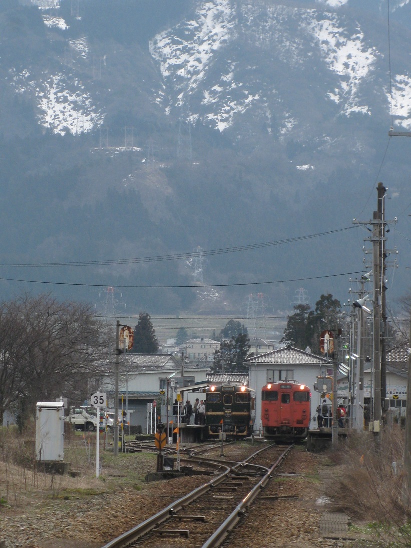 春景色広がる田圃から山懐へ　　～べるもんた～_f0281398_212738.jpg