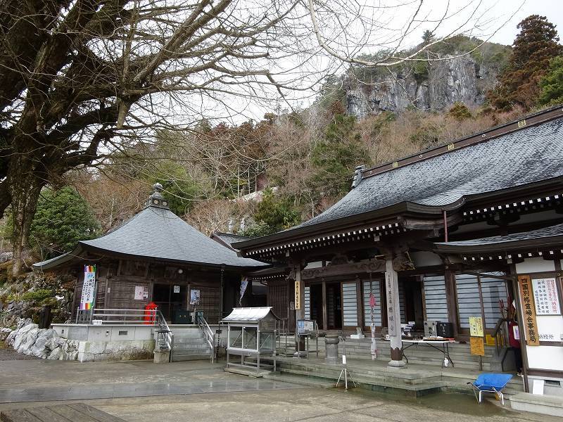 恐るべき徳島　慈眼寺 の 穴禅定の修行　もの凄く狭い幅26ｃｍ_b0124306_18543390.jpg
