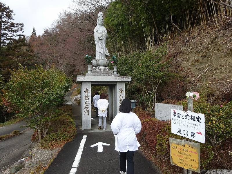 恐るべき徳島　慈眼寺 の 穴禅定の修行　もの凄く狭い幅26ｃｍ_b0124306_21073337.jpg