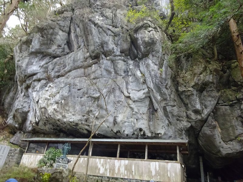 恐るべき徳島　慈眼寺 の 穴禅定の修行　もの凄く狭い幅26ｃｍ_b0124306_21103767.jpg