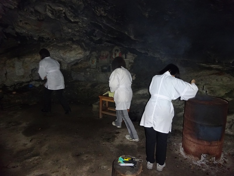 恐るべき徳島　慈眼寺 の 穴禅定の修行　もの凄く狭い幅26ｃｍ_b0124306_21131726.jpg