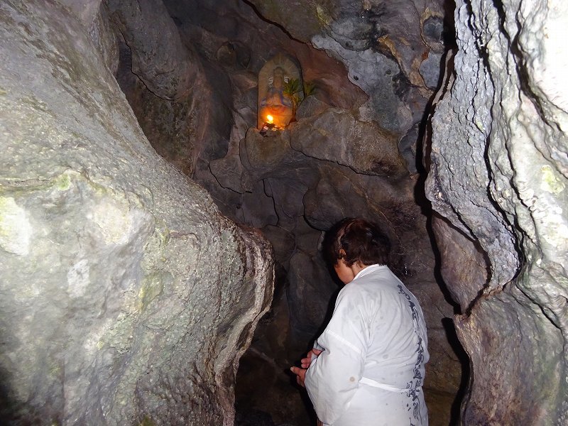 恐るべき徳島　慈眼寺 の 穴禅定の修行　もの凄く狭い幅26ｃｍ_b0124306_21170667.jpg